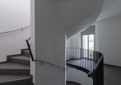 Stiegenhaus mit gewendelter Treppe